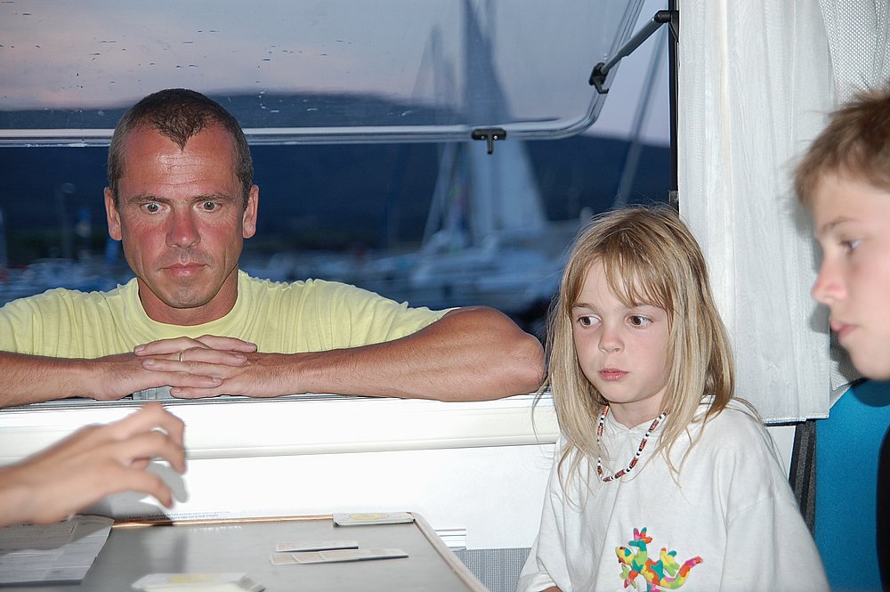 Cap Corse, Spielrunde im Hafen von Macinaggio.JPG